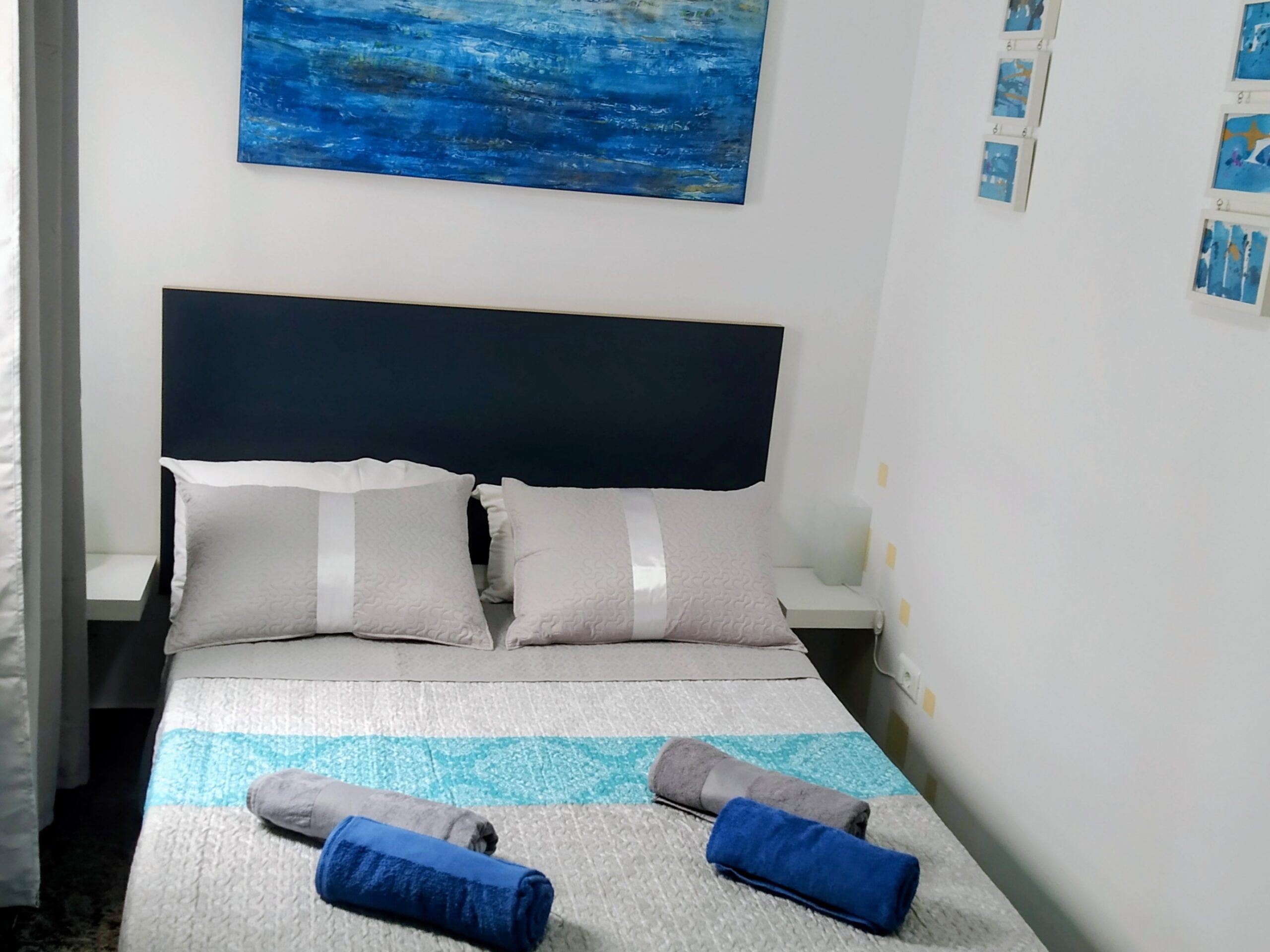 Burrero_beach_stay_Sunshine_bed_room