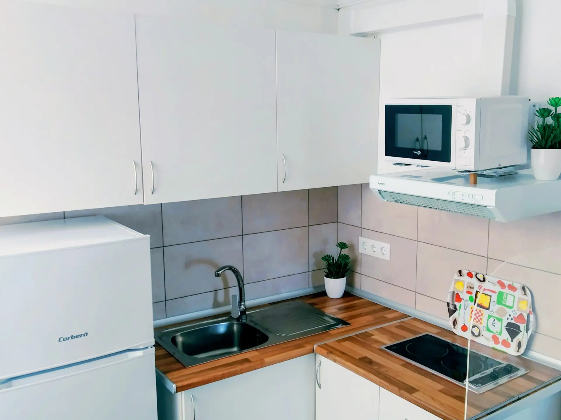 Burrero_beach_stay_Sunshine_kitchen
